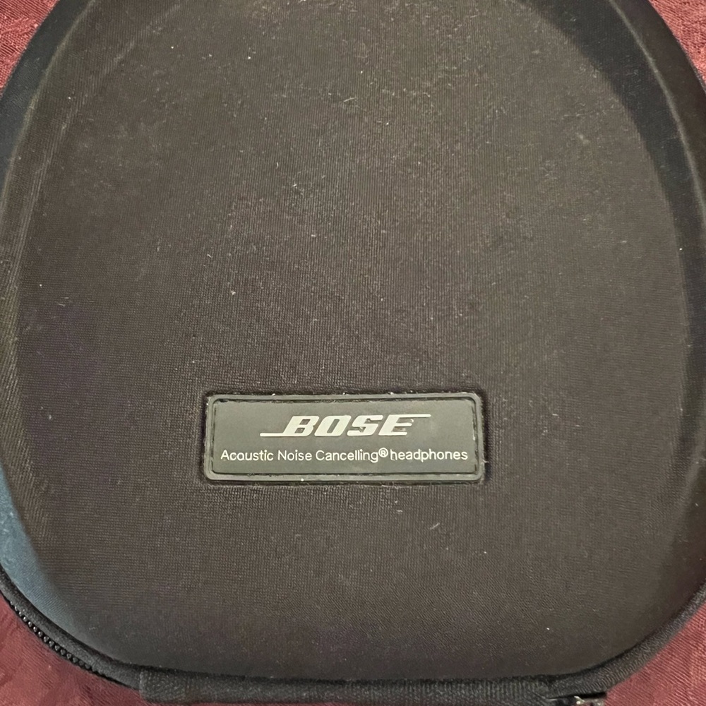 Bose QuietComfort15 Acoustic Noise Cancelling Headphones (New ear pads - Picture 3 of 9
